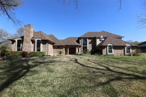 907 Red Oak Creek Dr, Ovilla, TX 75154