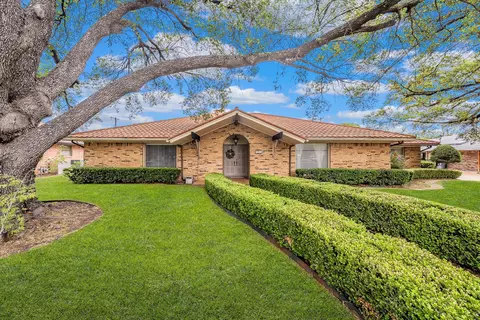 5801 Cedarcrest Dr, Haltom City, TX 76117