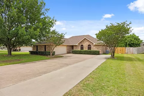 225 Cobblestone Cir, Red Oak, TX 75154