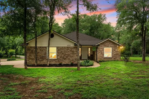 6200 Avon Dr, Waco, TX 76708
