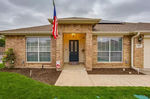 1420 Heidi Ct, White Settlement, TX 76108