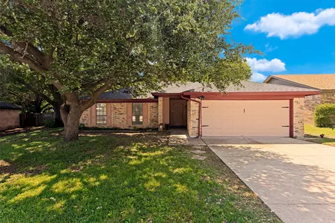 1065 Green Ridge Ter, Saginaw, TX 76179
