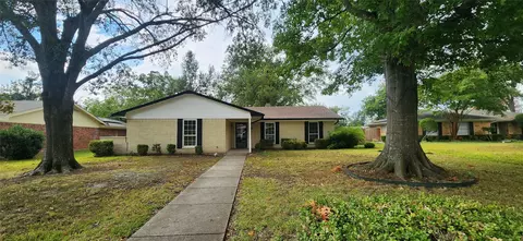 2821 Windy Dr, Commerce, TX 75428