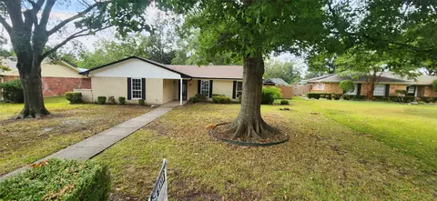 Exterior - 2821 Windy Dr, Commerce, TX 75428 photo 5 of 6