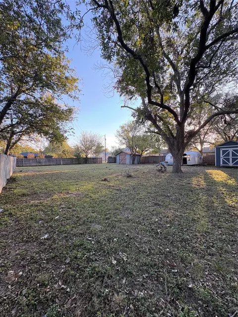 305 E Miller St, Burleson, TX 76028