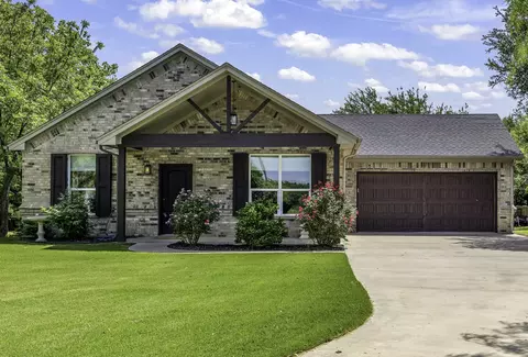 2513 Christine Dr, Granbury, TX 76048