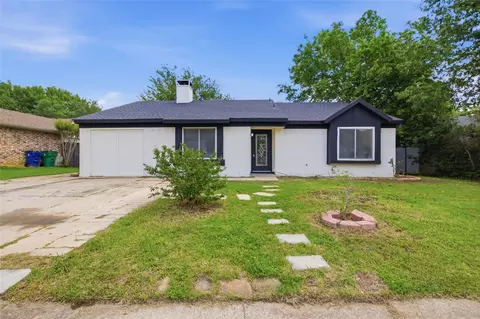 5644 Santa Fe Trl, Haltom City, TX 76148