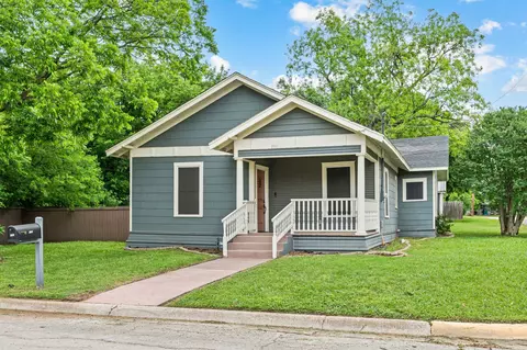 800 N Clements St, Gainesville, TX 76240