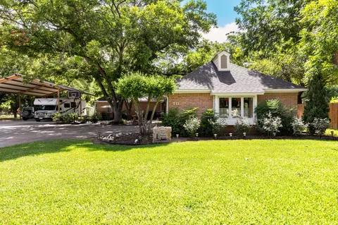 711 S Harrison St, West, TX 76691