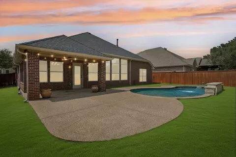 8330 Elena Dr, Lantana, TX 76226