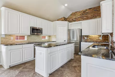 8330 Elena Dr, Lantana, TX 76226