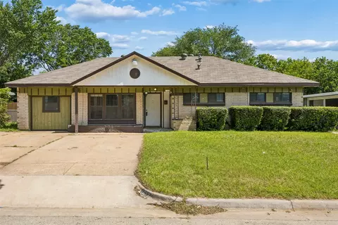 4613 Emerson St, Fort Worth, TX 76119