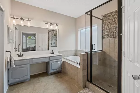 Bath - 918 E Grubb Dr, Mesquite, TX 75149 photo 2 of 4