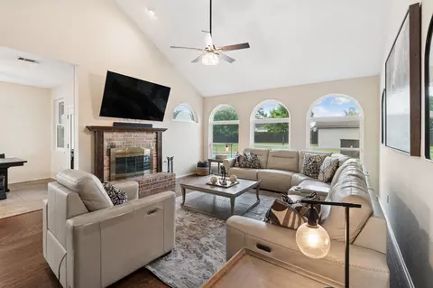 Living - 918 E Grubb Dr, Mesquite, TX 75149 photo 2 of 2