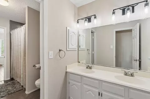 Bath - 918 E Grubb Dr, Mesquite, TX 75149 photo 4 of 4