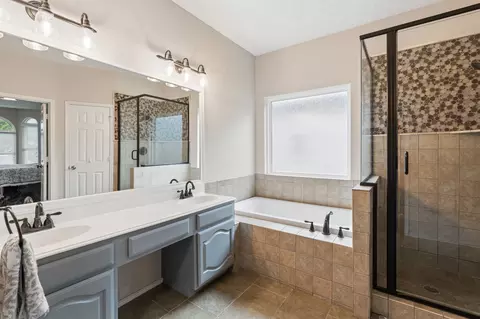 Bath - 918 E Grubb Dr, Mesquite, TX 75149 photo 3 of 4