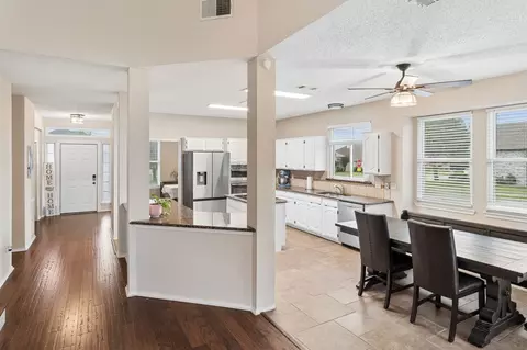 Entry Way - 918 E Grubb Dr, Mesquite, TX 75149 photo 2 of 2
