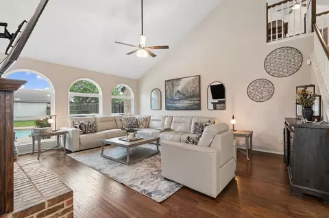 Living - 918 E Grubb Dr, Mesquite, TX 75149 photo 1 of 2