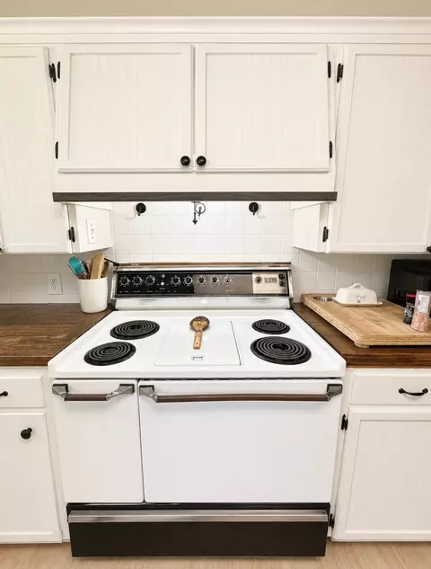 Kitchen - 308 Sunset Dr, Comanche, TX 76442 photo 2 of 2