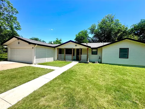 Exterior - 308 Sunset Dr, Comanche, TX 76442 photo 2 of 4