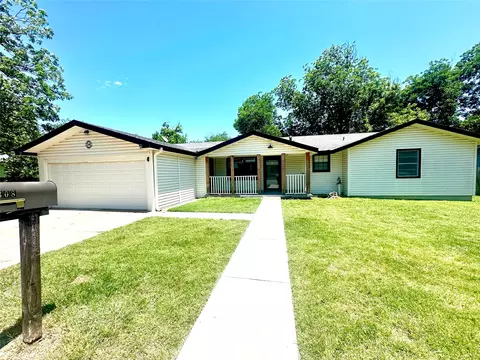 Exterior - 308 Sunset Dr, Comanche, TX 76442 photo 1 of 4