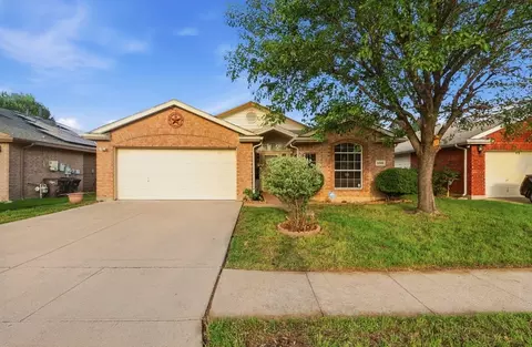 9225 Nightingale Dr, Fort Worth, TX 76123