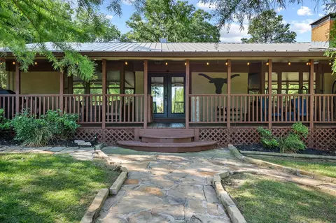 252 Hacienda Dr, Pottsboro, TX 75076