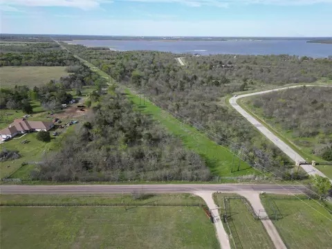 8013 Big Water Ln, Kemp, TX 75143