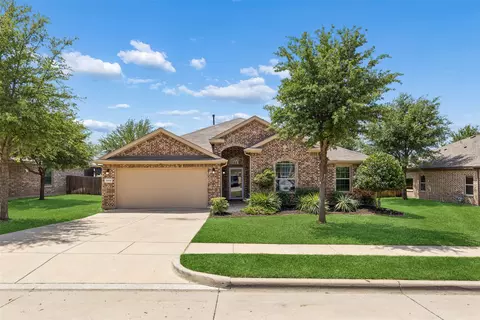 1412 Meadowlakes Dr, Azle, TX 76020