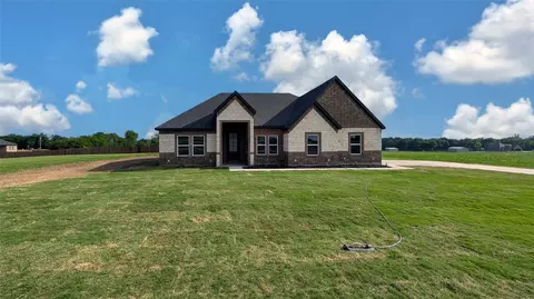 3297 Escobar Cir, Greenville, TX 75401
