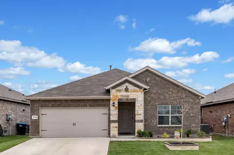 5208 Petal Meadows Dr, Fort Worth, TX 76179