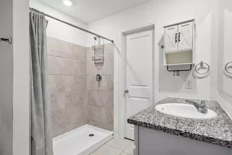 Bath - 1577 Forge Pond Ln, Forney, TX 75126 photo 1 of 4