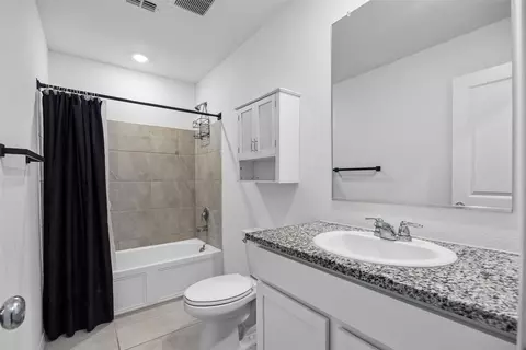 Bath - 1577 Forge Pond Ln, Forney, TX 75126 photo 4 of 4