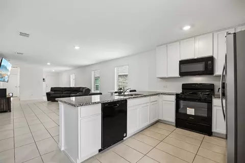 Kitchen - 1577 Forge Pond Ln, Forney, TX 75126 photo 2 of 3