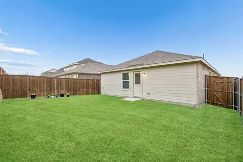 Exterior - 1577 Forge Pond Ln, Forney, TX 75126 photo 3 of 4