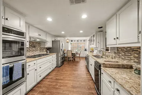 1810 Lakeside Dr, Arlington, TX 76013