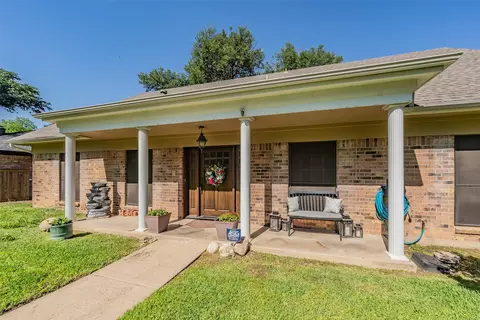 1810 Lakeside Dr, Arlington, TX 76013