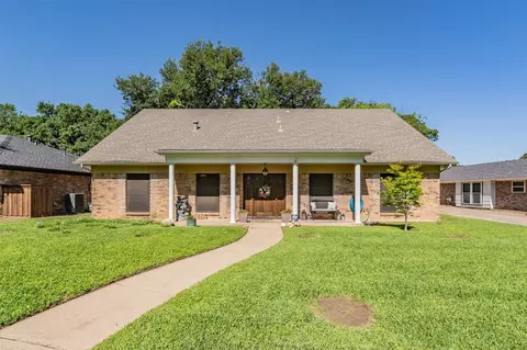 1810 Lakeside Dr, Arlington, TX 76013