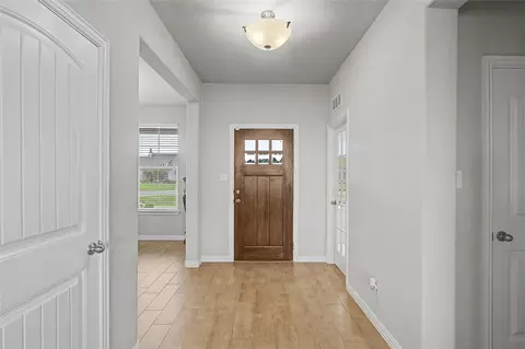 Entry Way - 185 Chester Rd, Springtown, TX 76082 photo 2 of 4