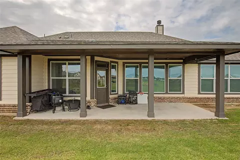 Exterior - 185 Chester Rd, Springtown, TX 76082 photo 5 of 7