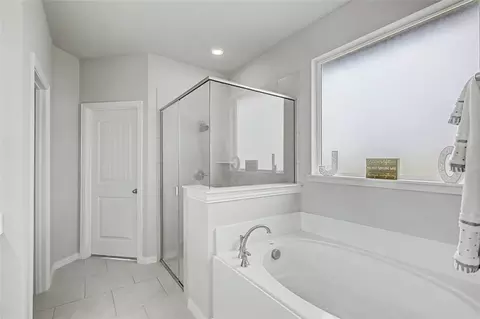 Bath - 185 Chester Rd, Springtown, TX 76082 photo 2 of 3
