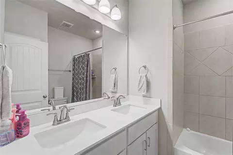 Bath - 185 Chester Rd, Springtown, TX 76082 photo 3 of 3