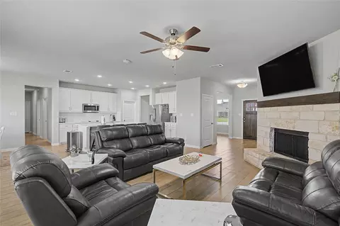 Living - 185 Chester Rd, Springtown, TX 76082 photo 1 of 2
