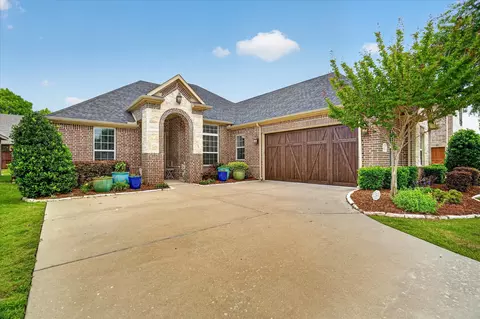 933 Merion Dr, Burleson, TX 76028