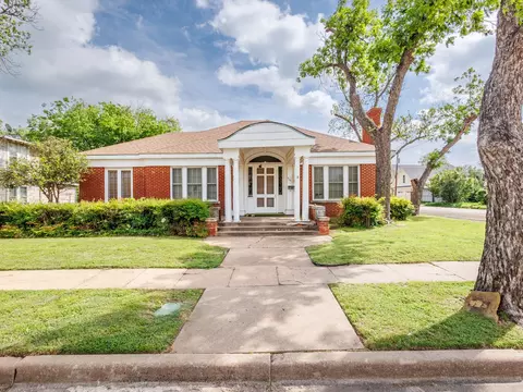 615 W Liveoak St, Coleman, TX 76834