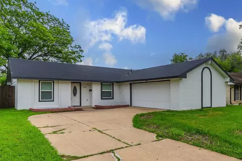 1813 Tompkins Dr, Grand Prairie, TX 75051