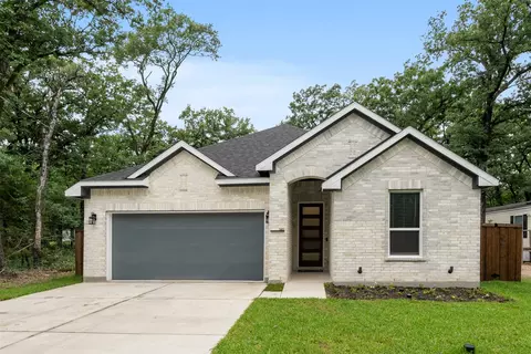 141 Wedgewood Dr, Mabank, TX 75156