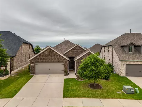 925 Royal Ln, Celina, TX 75009