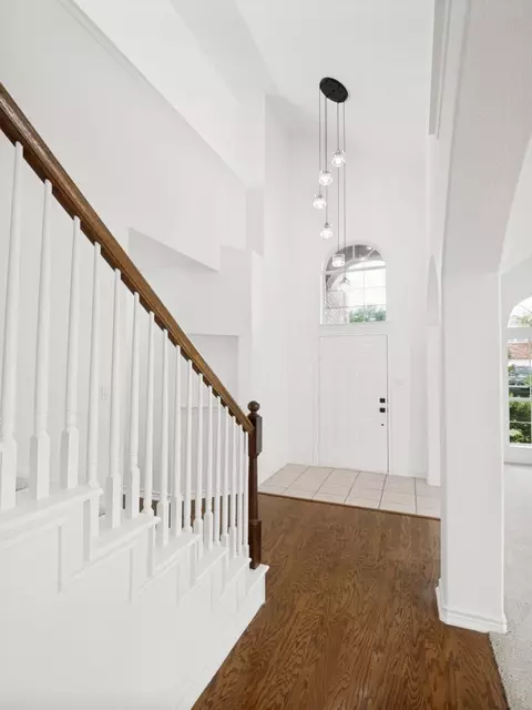 Entry Way - 12604 Beech Tree Ln, Euless, TX 76040 photo 2 of 2
