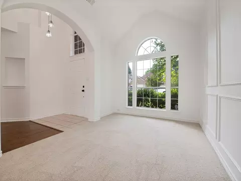Living - 12604 Beech Tree Ln, Euless, TX 76040 photo 7 of 8